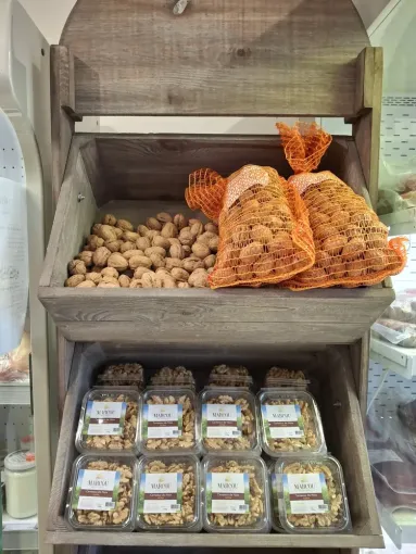 Arrivée de la récolte de noix 2025 de la ferme Marcoux, Vallesvilles, Ferme Le Clavel