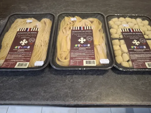 Arrivée des pâtes fraîches du domaine de Périès chez Ferme Le Clavel, Vallesvilles, Ferme Le Clavel