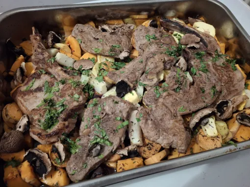 Côtes de veau au four et son lit de légumes, Vallesvilles, Ferme Le Clavel