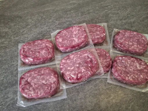 Découvrez notre steak haché pur bœuf 100% viande sans additifs ni colorants, Vallesvilles, Ferme Le Clavel