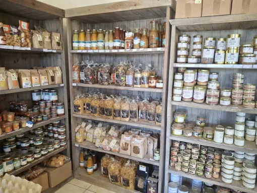 Découvrez notre large choix d'épiceries en rayon à la ferme de Clavel, Vallesvilles, Ferme Le Clavel
